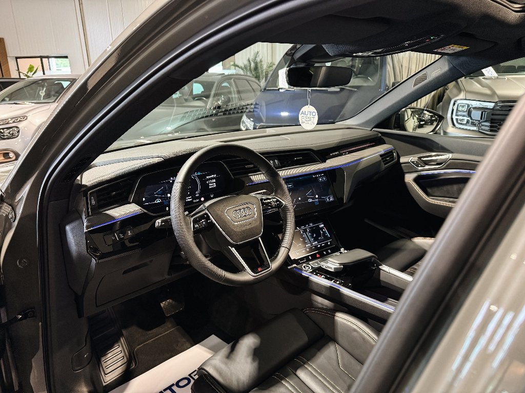 Audi E-Tron 55 Sportback Quattro S-Line ‘Black Edition’, Auto's, Audi, Automaat, Zwart, Leder, 5 zetels