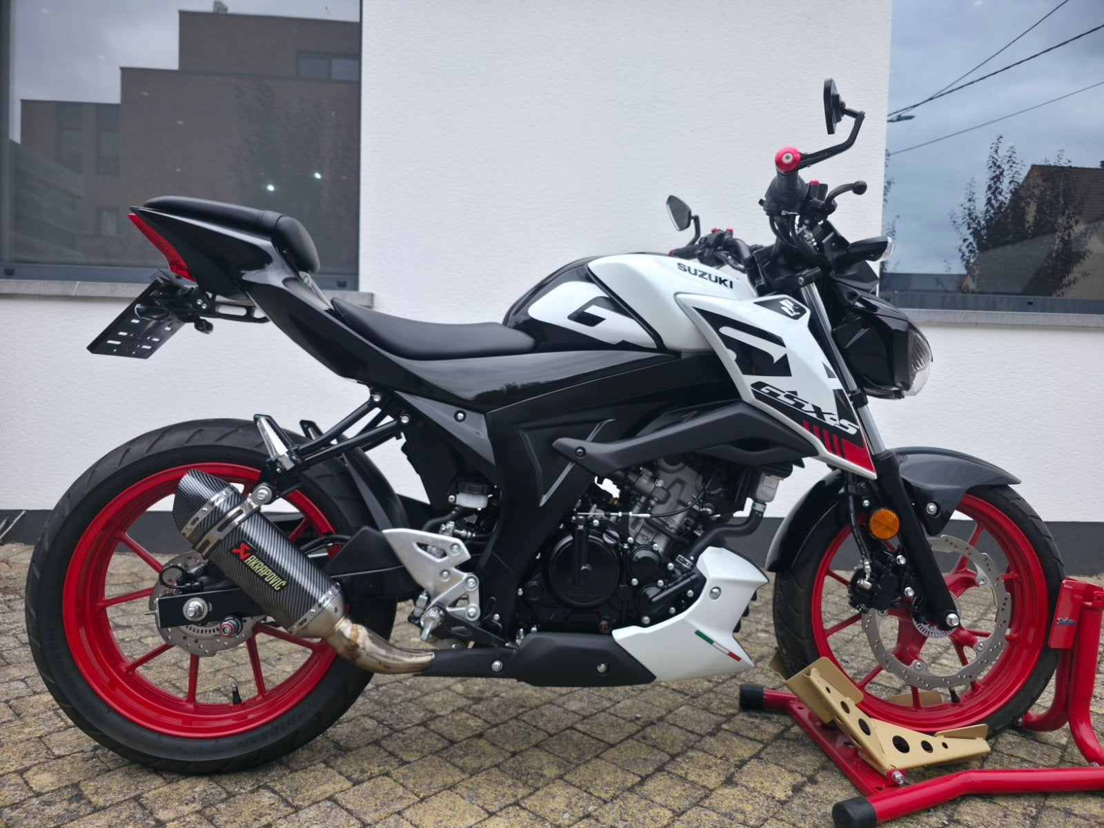 Suzuki GSX-S125 - Akrapovic - 1800Km - Garantie - Nieuwstaat, Motoren, Particulier, 125 cc, 11 kW of minder, 1 cilinder