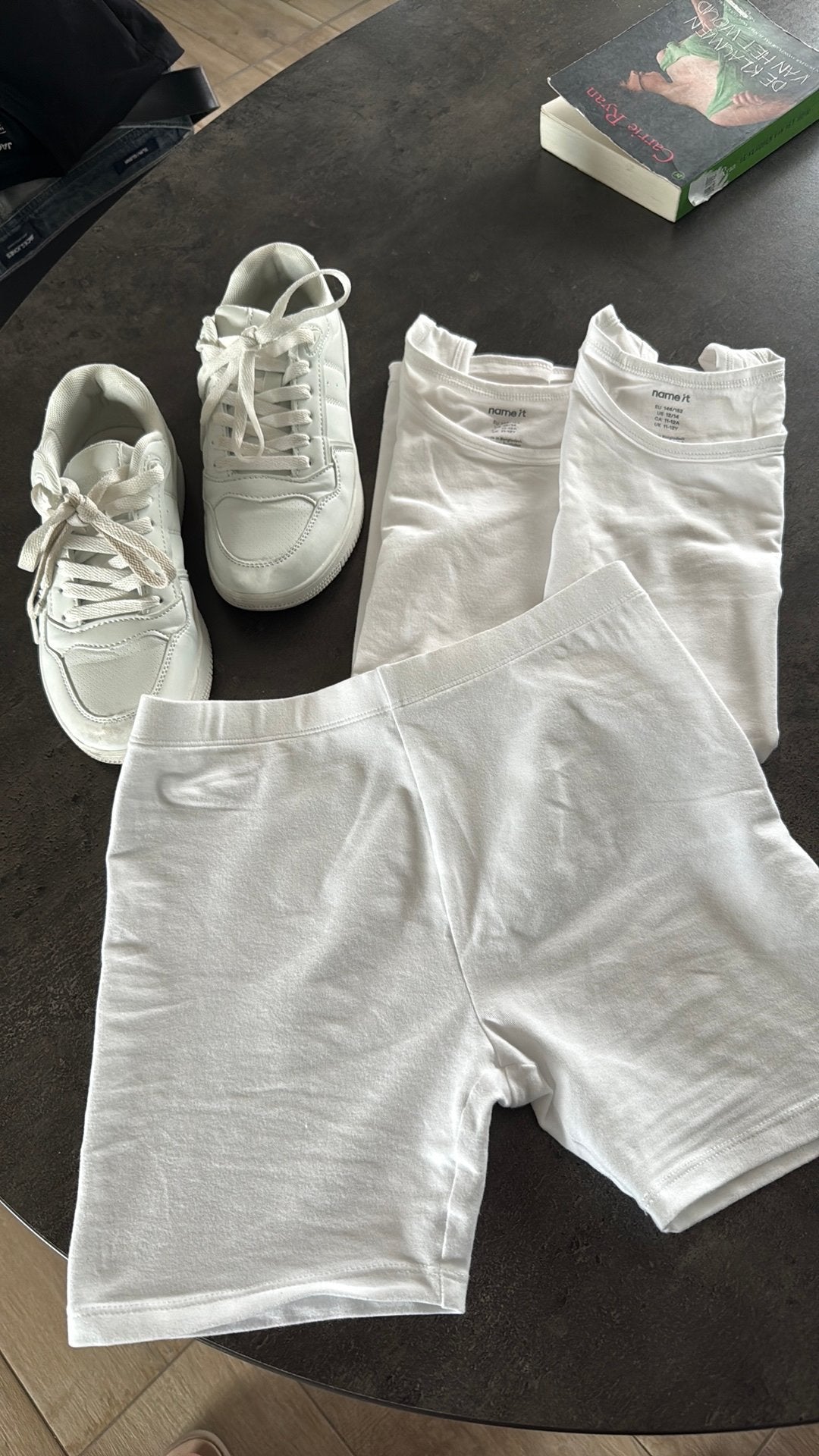 Schoen 36, 2 shirts en short 146/152 en, Vêtements | Hommes, Enlèvement, Comme neuf