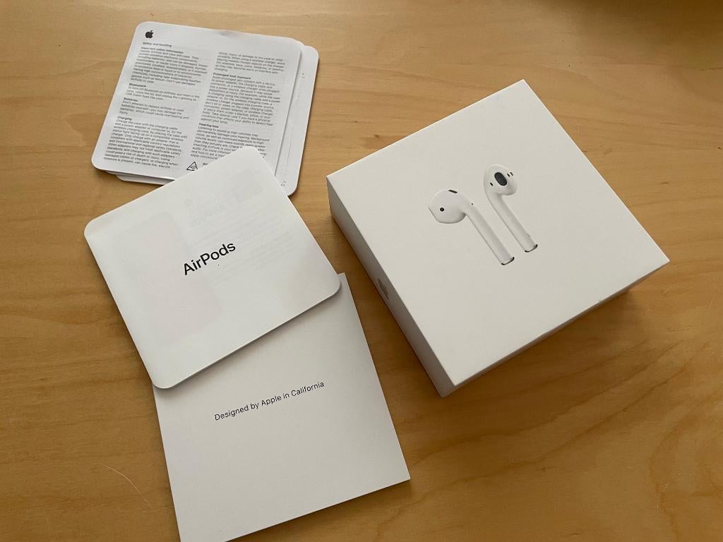 AirPods Apple blancs avec coffret de recharge, Bluetooth, Comme neuf, Blanc, Intra-auriculaires (In-Ear)