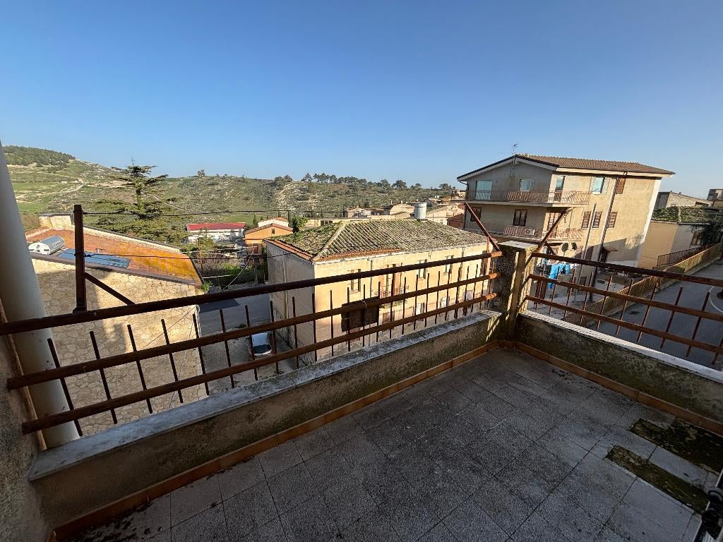 Sicile, appartement avec terrasse et vue sur les collines, Immo, Village, 78 m², Montedoro, 2 pièces