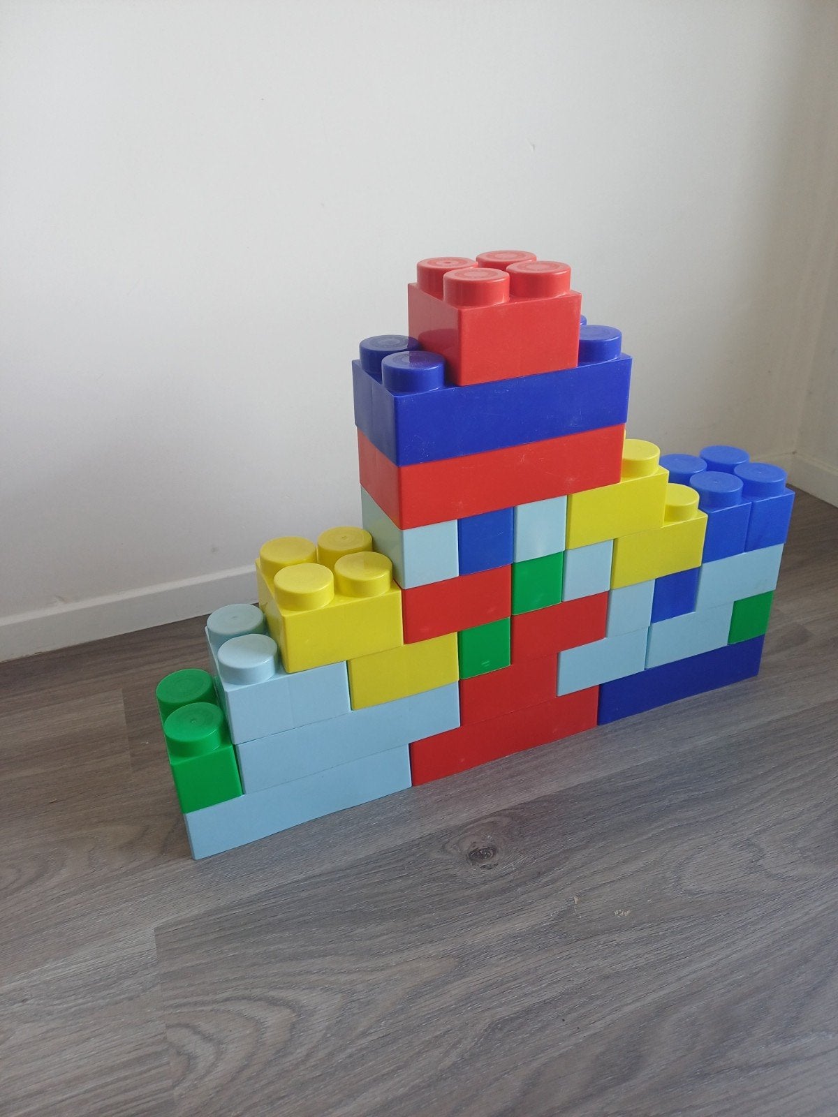 Blocs de jouets géants, Enlèvement