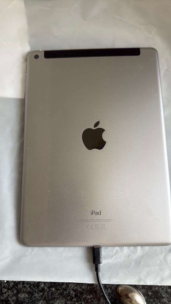 Apple ipad 6e generatie 128 g  wifi en celluar, Ophalen, Zo goed als nieuw, Apple iPad