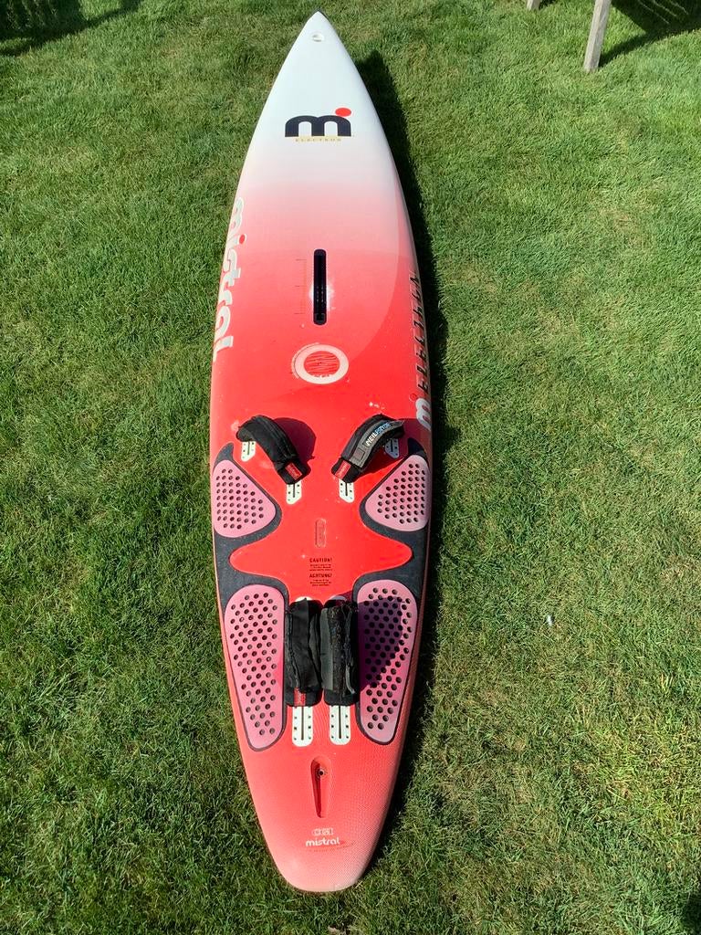 Surfplank Mistral electron,2 vinnen, mastvoet+mastverlenger., Watersport en Boten, Ophalen, 250 tot 300 cm, Gebruikt, Met vin(nen)