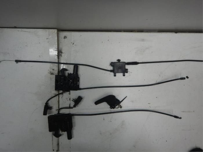 VW Touareg 760 Motorkapslot Set Links rechts (4H0823509B), Ophalen of Verzenden, Gebruikt