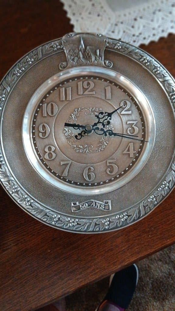 Horloge en étain avec indication 50 ans, Antiquités & Art, Antiquités | Étain, Enlèvement