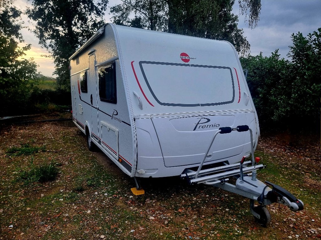 Caravan Bürnster Premio 495TK met stapelbed, Jusqu'à 5, 5 à 6 mètres, Bürstner, Lit transversal