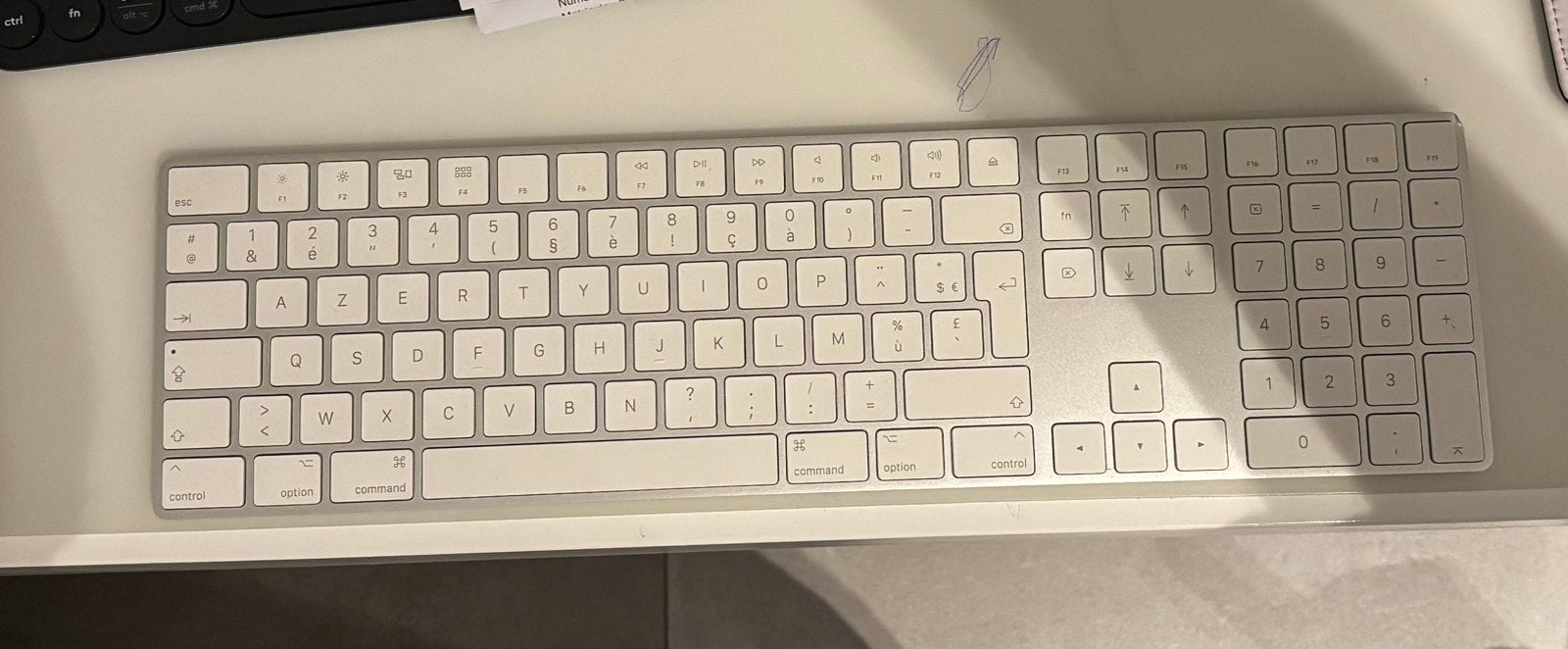 Magic keyboard Apple MQ052F/A avec pavé numérique, sans fil, Computers en Software, Toetsenborden, Ophalen, Azerty, Zo goed als nieuw