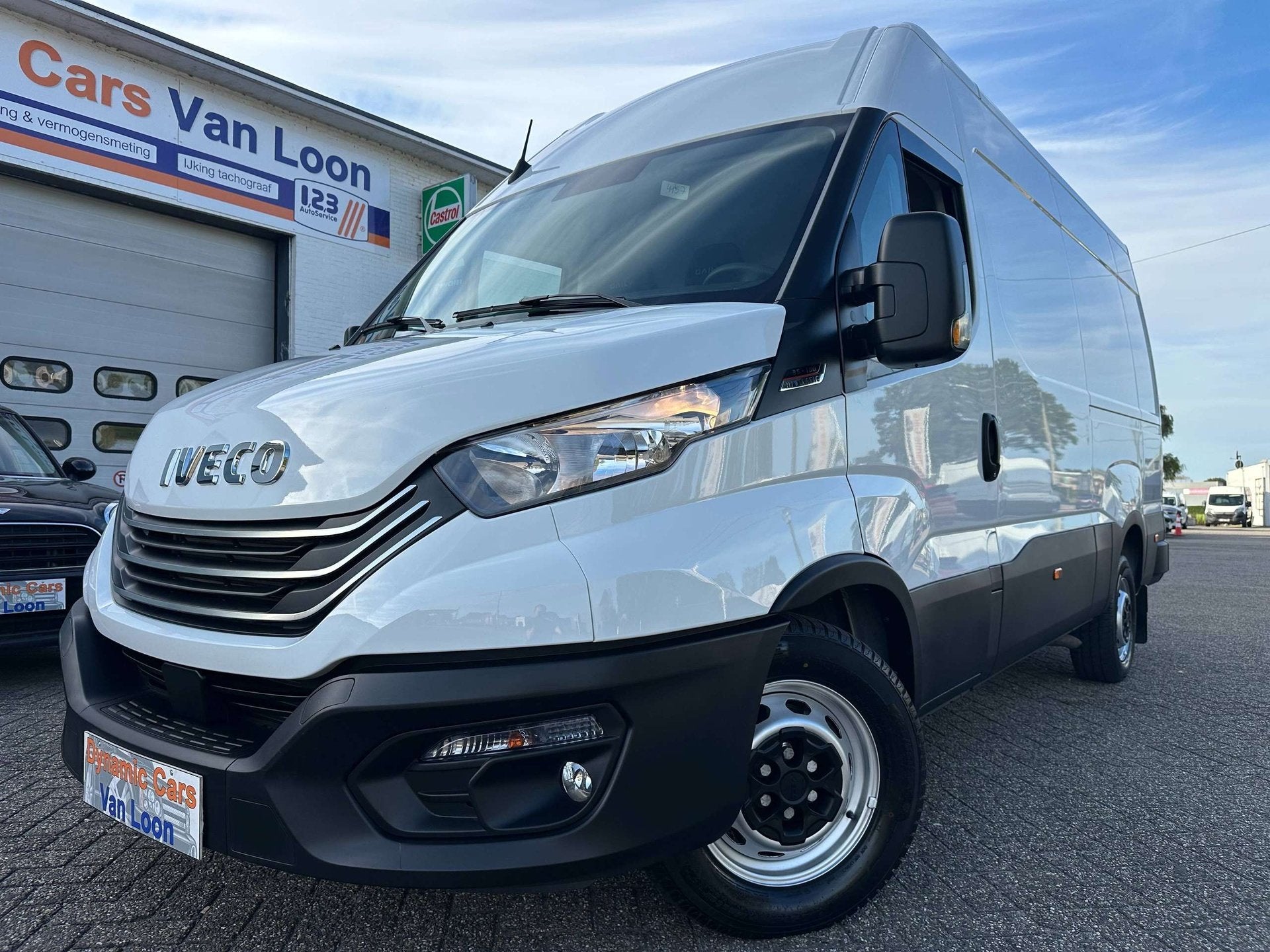 Iveco Daily 35S18V 3.0 180Pk Turbo Hi-Matic L3/H2 3Zit Cruis, Auto's, Automaat, Dealer onderhouden, Stof, Gebruikt