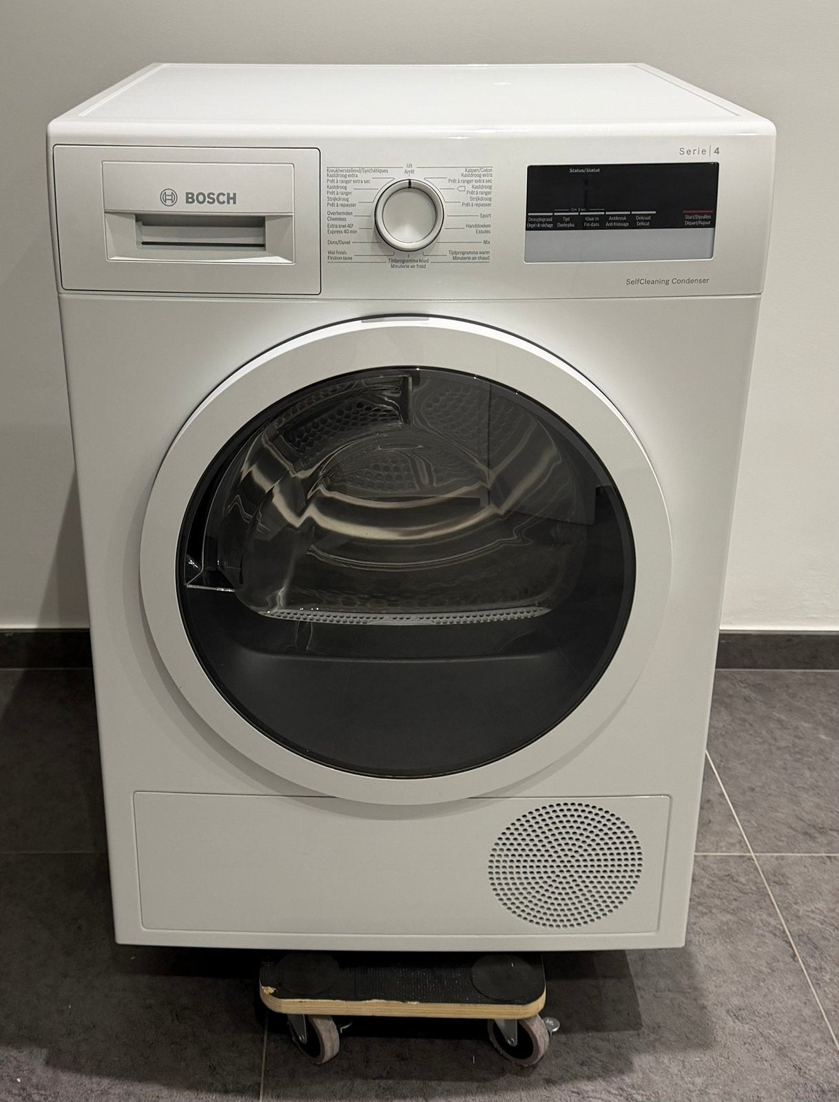 Bosch Serie 4 Droogkast Met Warmtepomp, Elektronische apparatuur, Droogkasten, Ophalen, 6 tot 8 kg, Zo goed als nieuw, Voorlader