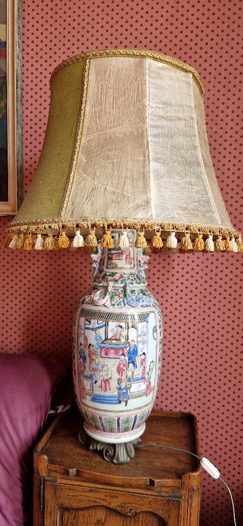 Chinese Canton Famille Rose (Rose Medallion) tafellamp, Ophalen