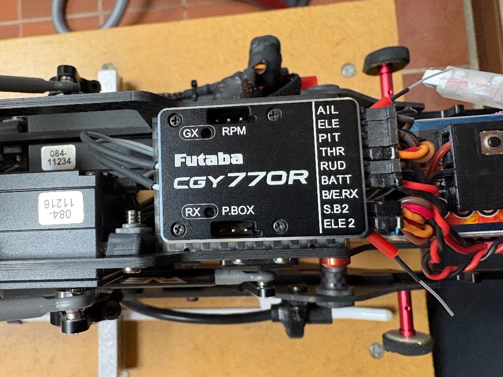FUTABA CGY770R, Hobby en Vrije tijd, Ophalen of Verzenden, Zo goed als nieuw, Overige typen, Quadcopter of Multicopter