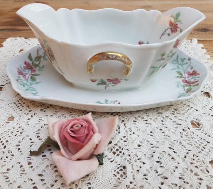 Oude Franse sauskom met bloemetjes, A.Hache & Co Vierzon, Antiek en Kunst, Antiek | Servies los, Ophalen of Verzenden