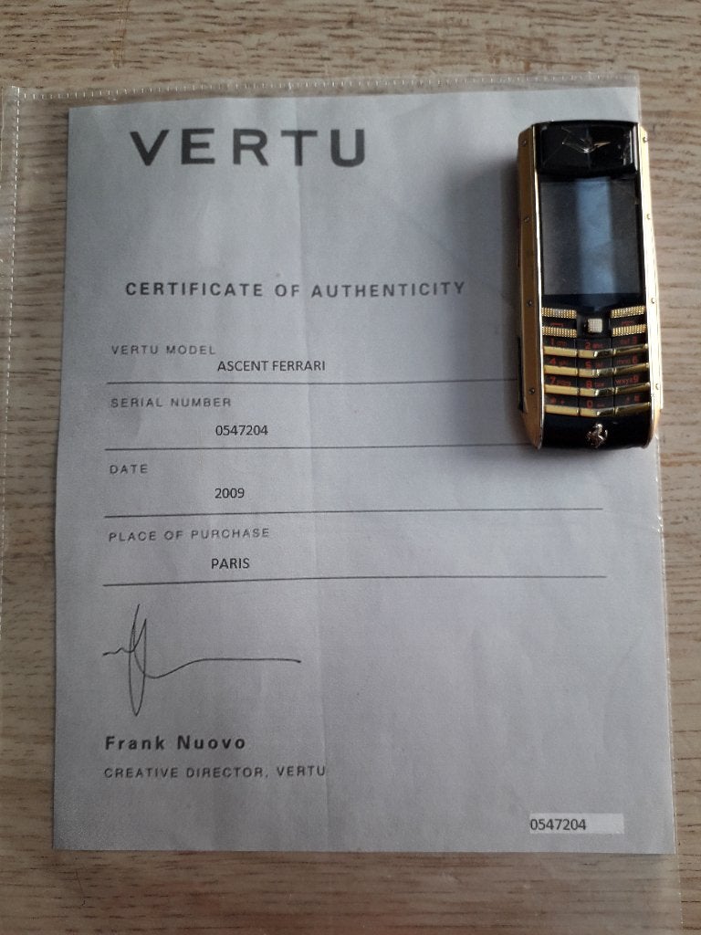 GSM FERRARI PLAQUE D*OR RARE POUR COLLECTION, Enlèvement, Utilisé