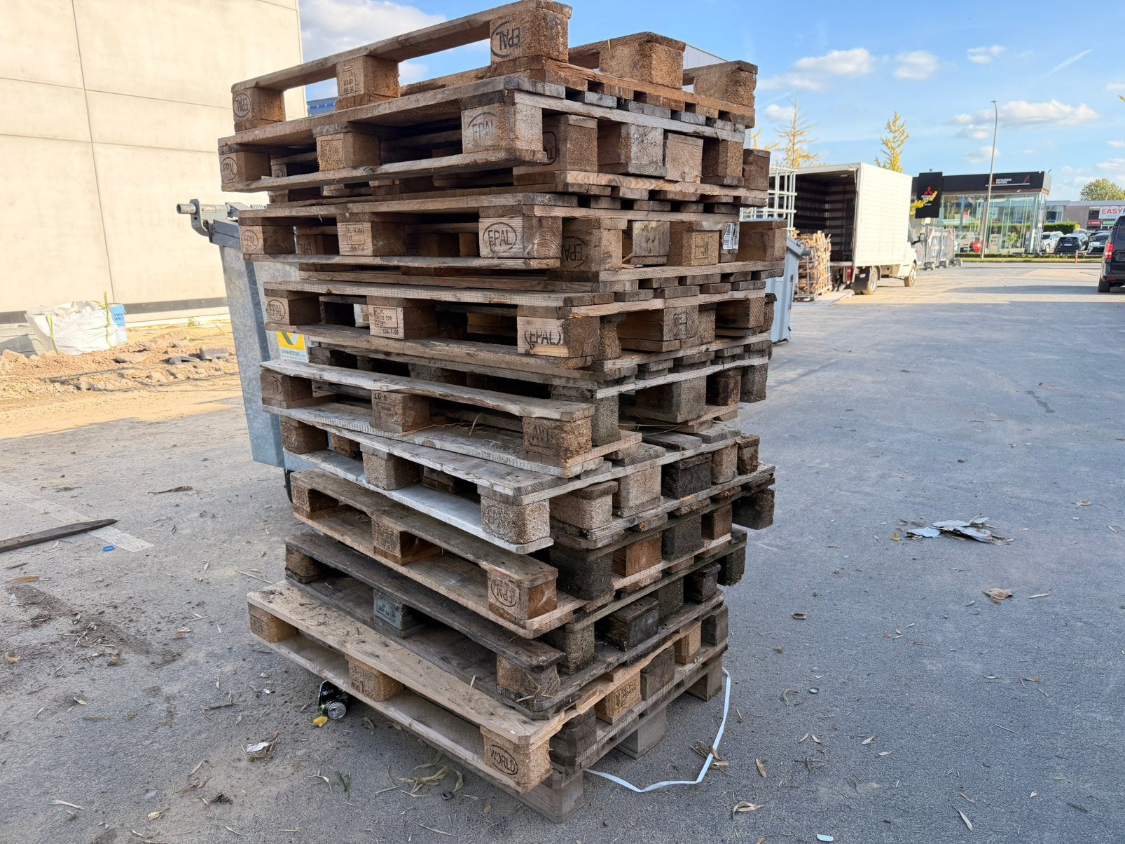 18 PALETTES EURO + pile de bois de chauffage, Enlèvement