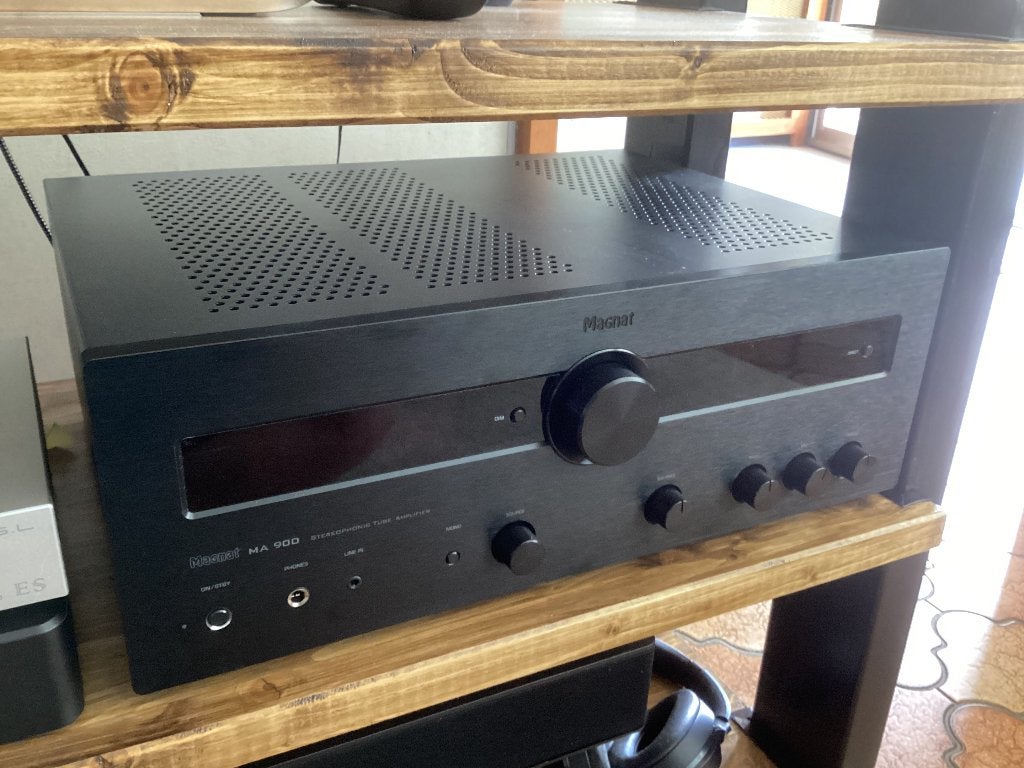 Magnat MA900. Amplificateur hybride., TV, Hi-fi & Vidéo, Amplificateurs & Ampli-syntoniseurs, Enlèvement ou Envoi, Comme neuf
