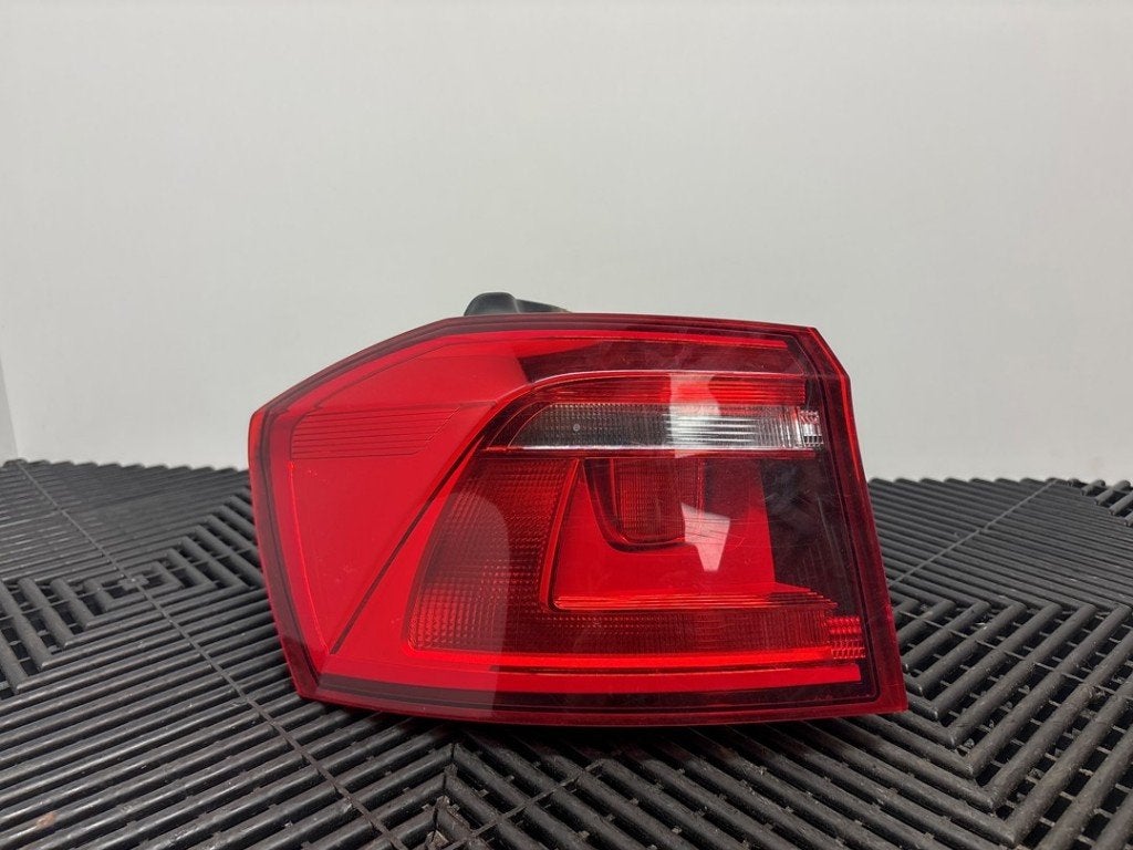 FEU ARRIÈRE GAUCHE Golf Sportsvan (AUVS) (|510945095R|), Volkswagen, Volkswagen AG, Utilisé, Kundenbetreuung@volkswagen.de