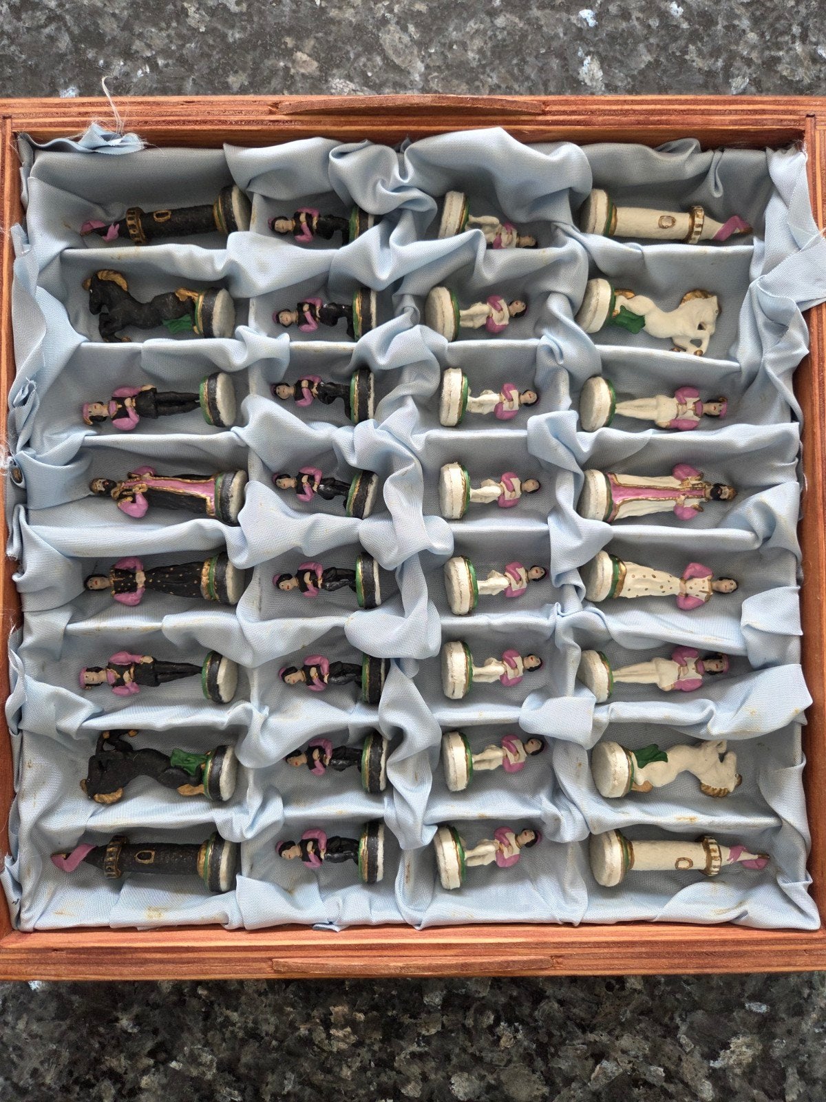 Uniek vintage handgeschilderd schaakspel in houten kist, Antiek en Kunst, Ophalen