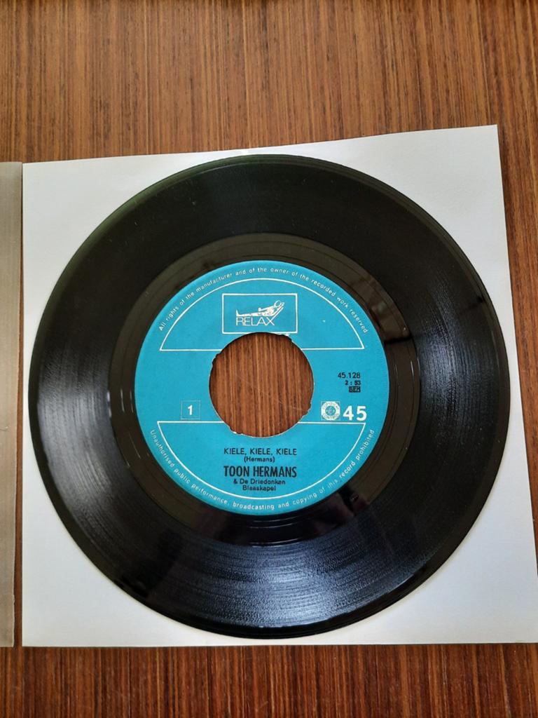 Toon Hermans  Kiele Kiele Kiele/ Vogeltje wat zing je vroeg., 7 inch, Single, Ophalen of Verzenden, Zo goed als nieuw