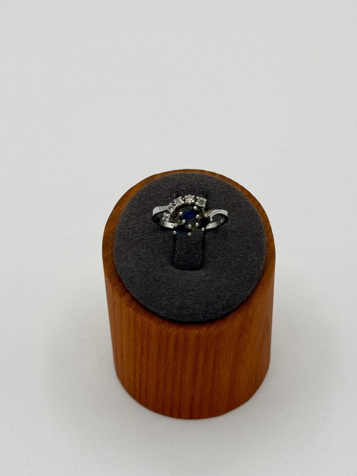 14K Witgouden Ring 585 met 5 Diamanten en 3 saffieren, Handtassen en Accessoires, Ophalen of Verzenden, Zo goed als nieuw, 17 tot 18