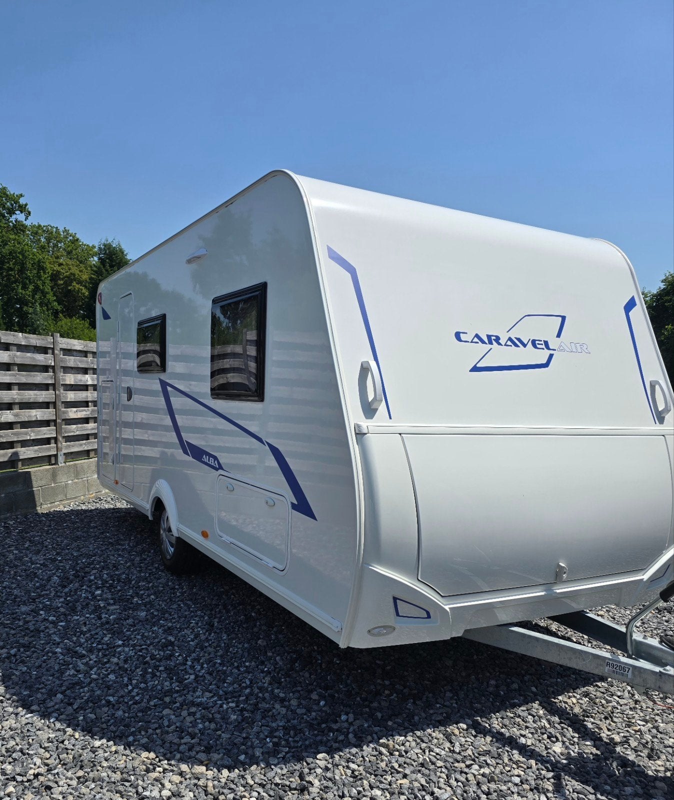 Caravelair ALBA 466, Caravans en Kamperen, Caravans, Bedrijf, Caravelair, Douche, Luifel, Reservewiel, Uitbouw voortent