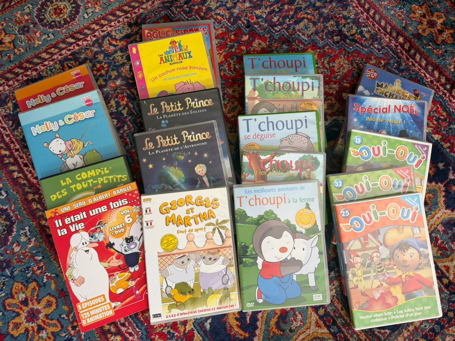 Pas de Wi-Fi ? Pas de problème ! Lot de 19 DVD enfants, CD & DVD, Enlèvement, Comme neuf, Dessin animé
