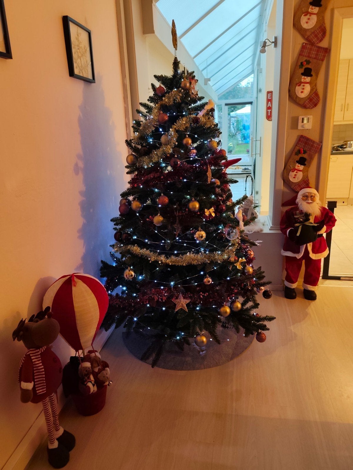 kerstboom met versiering en lichtjes, Diversen, Ophalen of Verzenden, Zo goed als nieuw