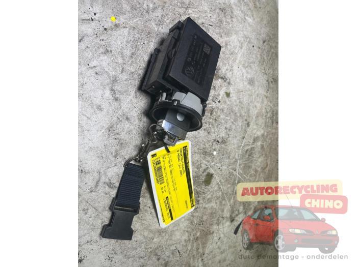 Serrure de contact + clé d'un Volkswagen Passat, Volkswagen, -, 3 mois de garantie, Utilisé