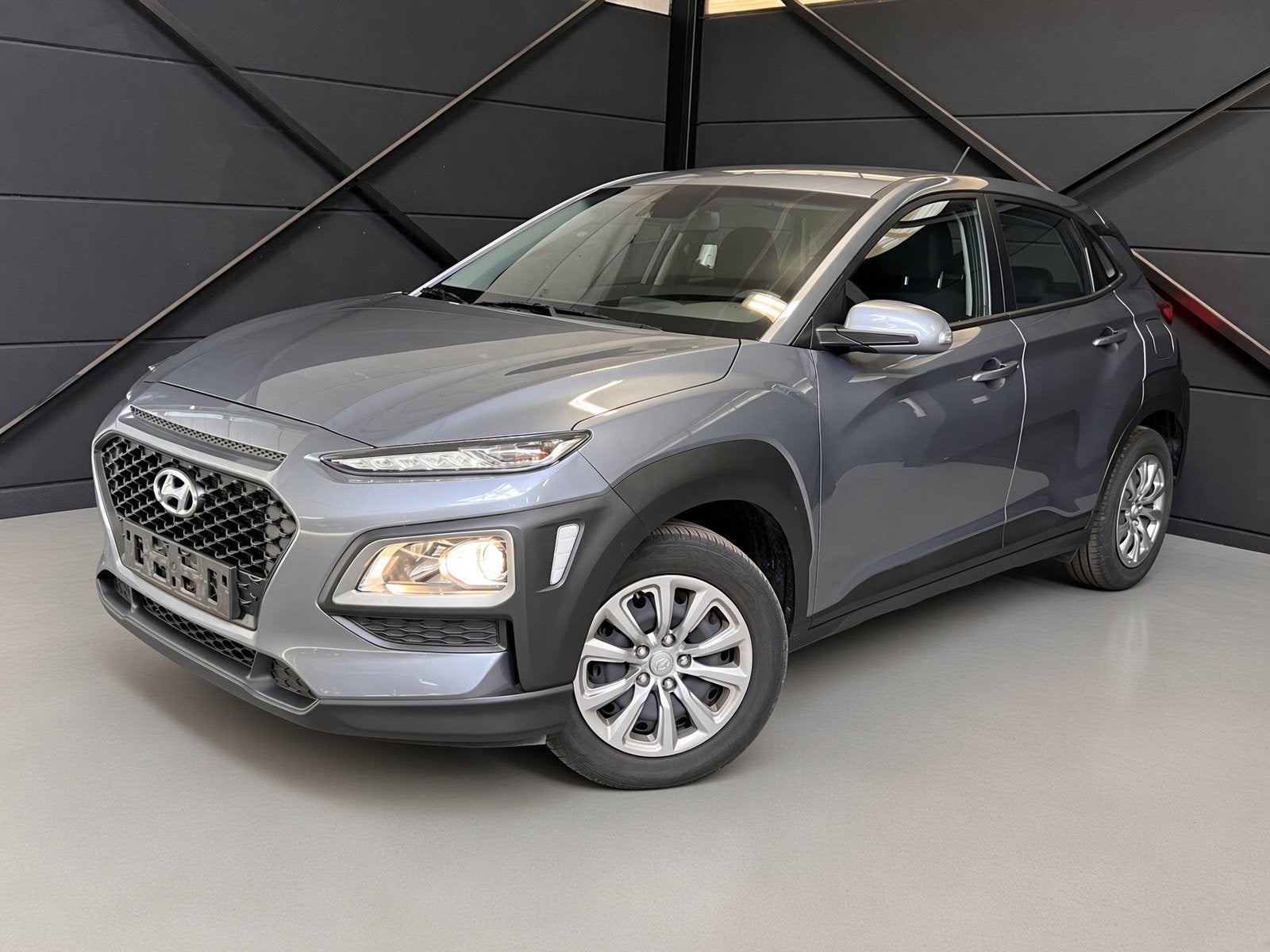 Hyunday Kona 1.0 benzine, bj2018, 50.000km, 1j garantie, Auto's, Hyundai, Stof, Parkeersensor, Bedrijf, 5 deurs