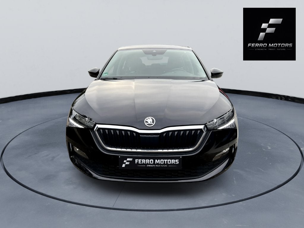 SKODA SCALA 2023 BENZINE AUTOMAAT GARANTIE, Auto's, Automaat, Scala, Zwart, Bedrijf