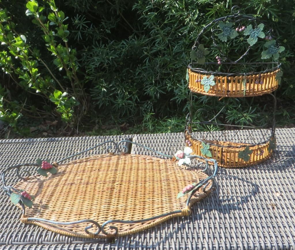 Sfeervolle Vintage set – rieten plateau + charmant rekje, Vintage, Beige, Ophalen of Verzenden, Zo goed als nieuw