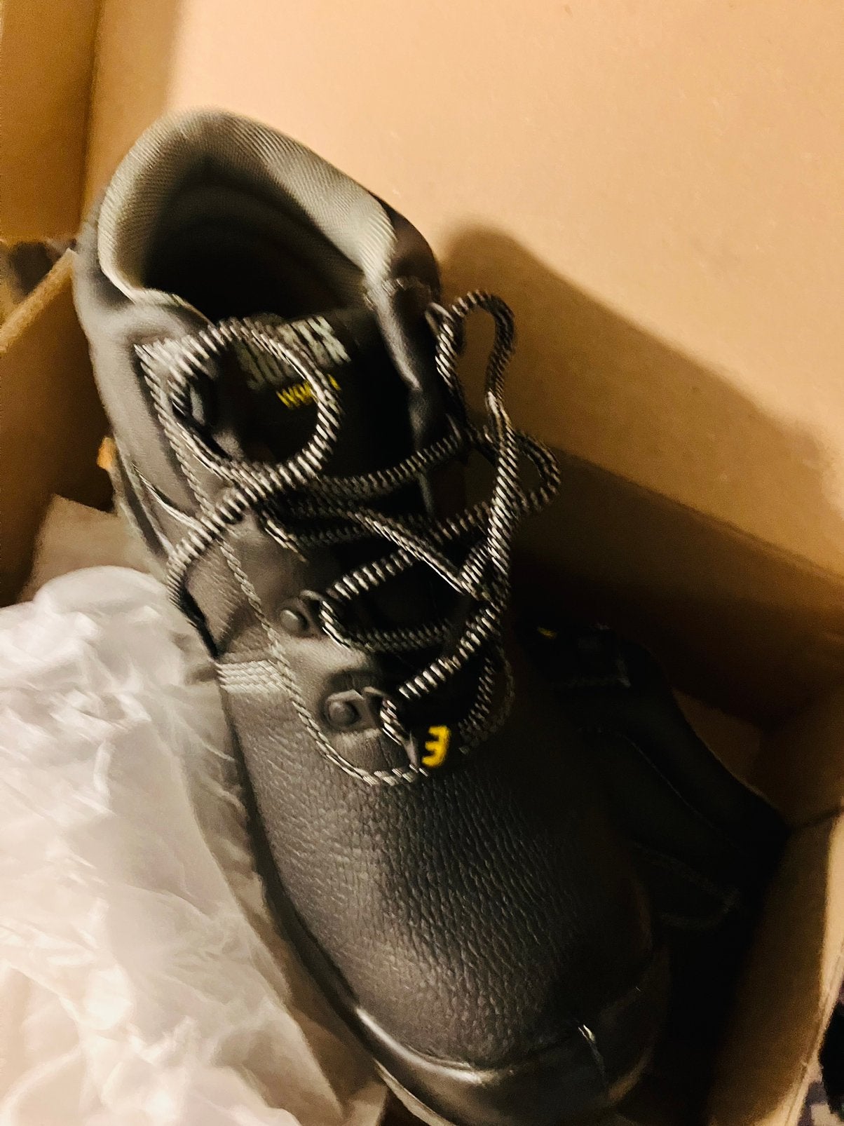 Professionele werkschoenen nieuw met staal ingewerkt maat 42, Doe-het-zelf en Bouw, Ophalen of Verzenden, Zo goed als nieuw