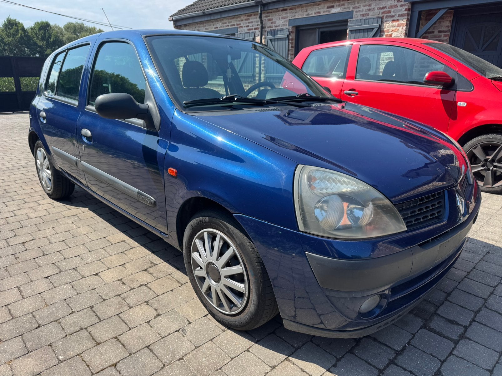 Renault clio 1.4 benzine klaar voor registratie, Auto's, Voorwielaandrijving, Stof, 4 cilinders, 72 kW
