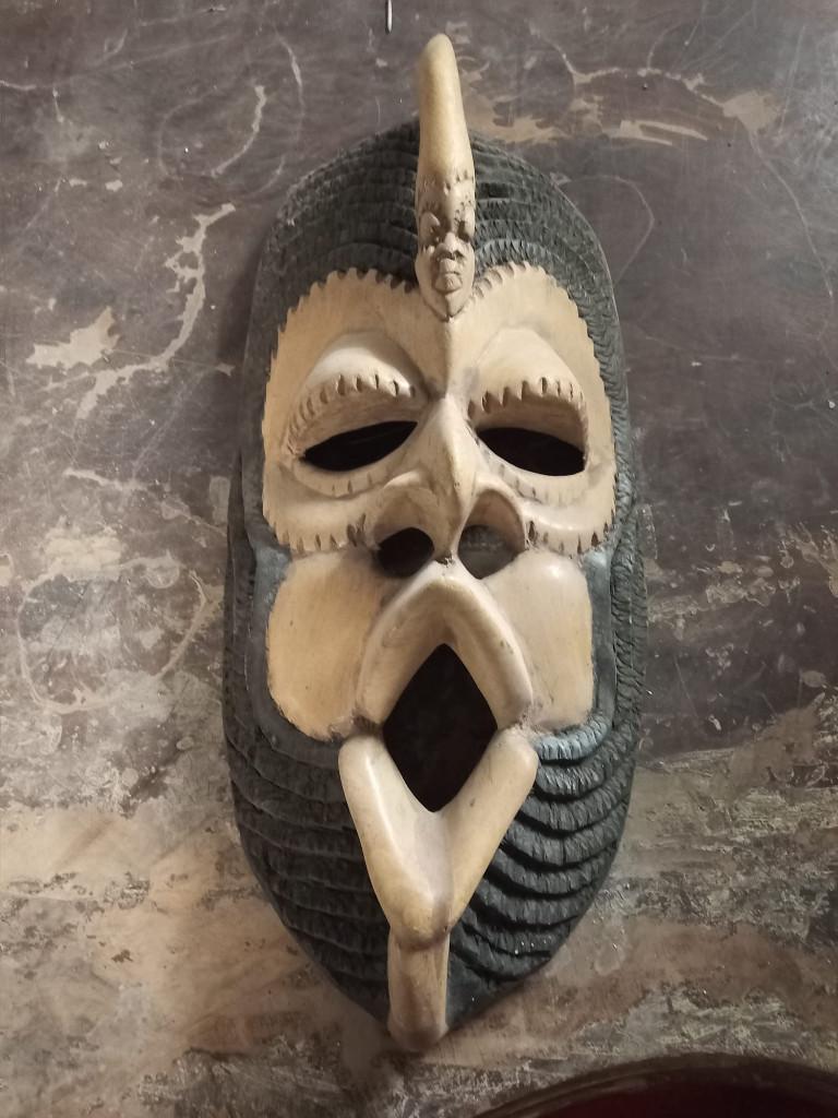 Afrikaans masker, Ophalen