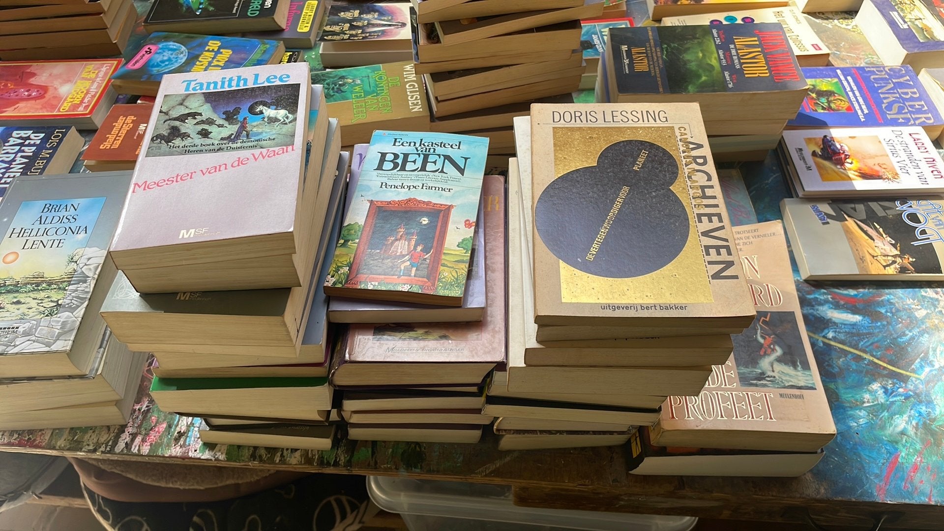 Groot lot sf boeken +_ 260en lot fantasy +_ 36, Ophalen, Zo goed als nieuw