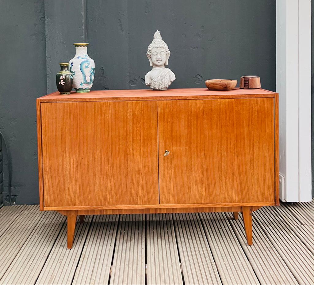 Prachtig Vintage dressoir van teak, Huis en Inrichting, Ophalen, Met deur(en), 100 tot 150 cm, Zo goed als nieuw