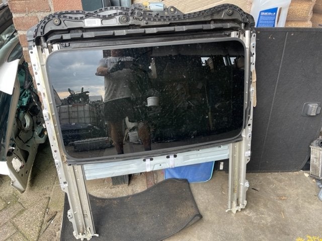 TOIT OUVRANT BMW 1 serie (F21) (01-2010/12-2019), Utilisé, BMW, Petuelring 130
80809  München, DE, Bayerische Motoren Werke AG