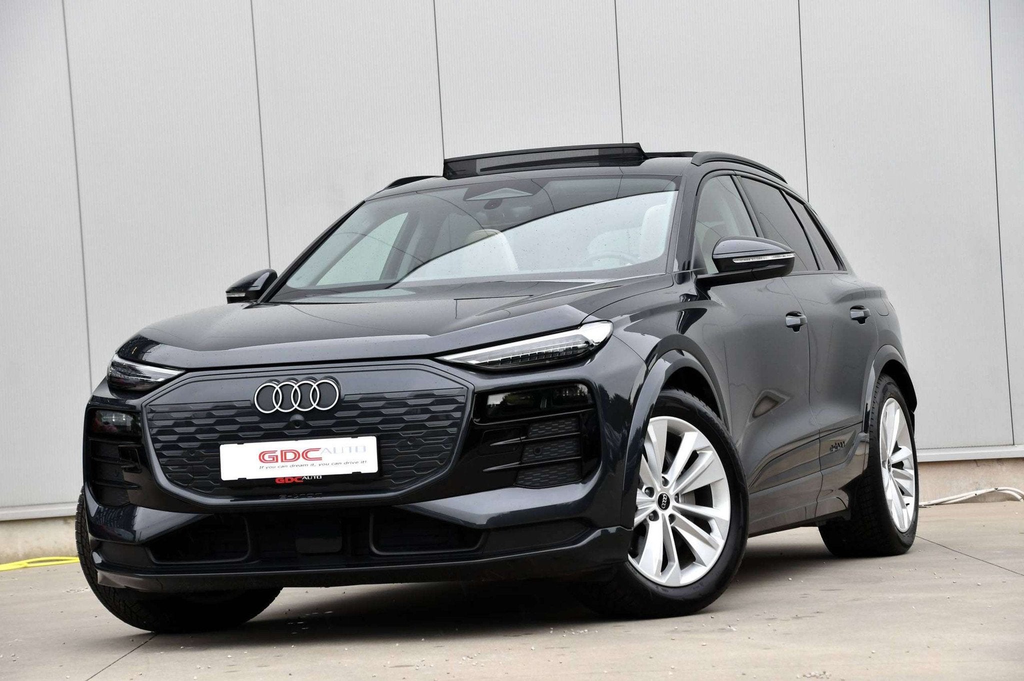 Audi Q6 e-tron Q6 e-Tron 100 kWh Quattro l Pano l Luchtverin, Autos, Cuir, Argent ou Gris, Achat, Beige