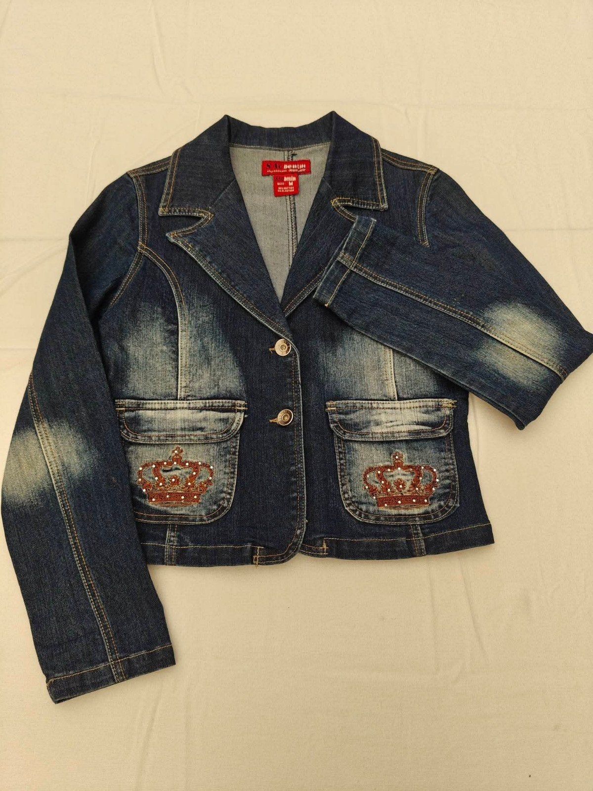 Veste blazer en jean femme – couronnes brodées – taille M, Kleding | Dames, Jassen | Zomer, Ophalen of Verzenden, Blauw