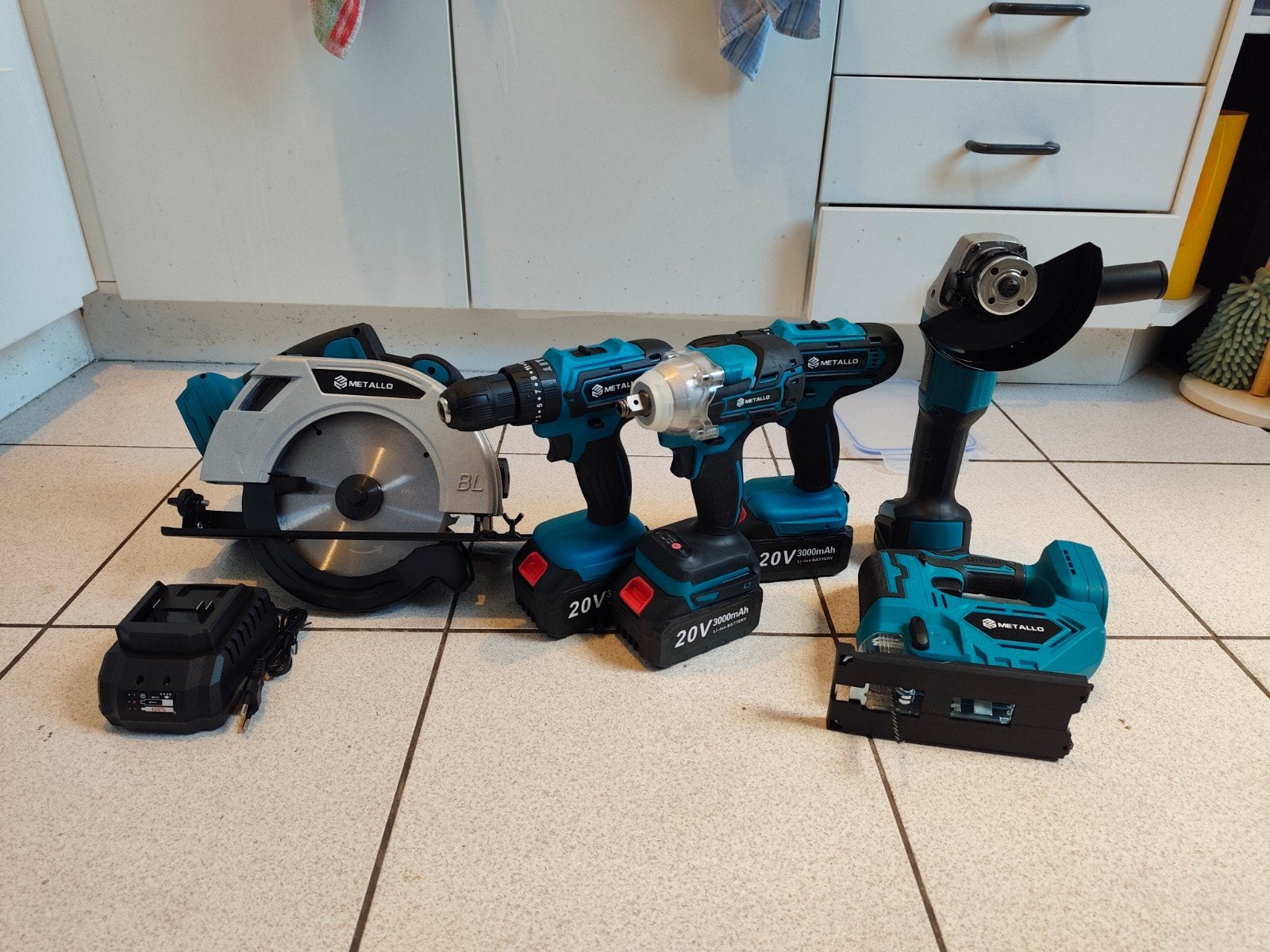 Compleete METALLO 20V Accugereedschap Set (Cirkelzaag, Boorm, Doe-het-zelf en Bouw, Ophalen, Nieuw, Boor- en Schroefmachine