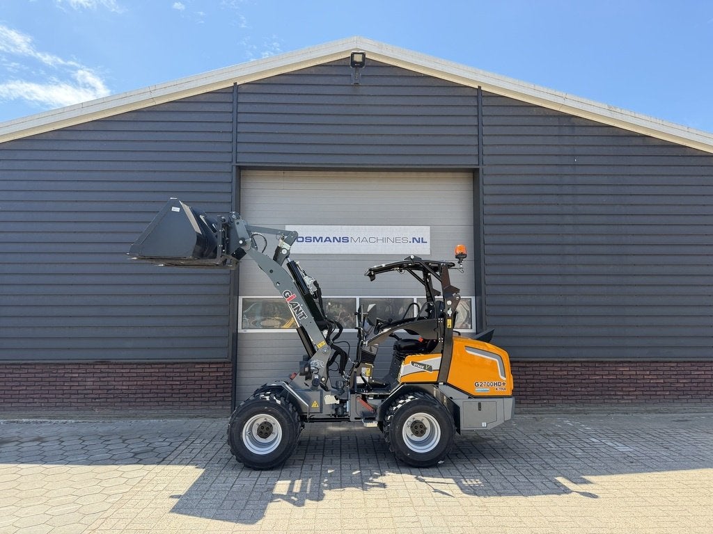 Giant G2700 X-TRA HD+ minishovel NIEUW skid banden €695 LE, Zakelijke goederen, Tobroco, Info@tobroco.nl, Sprendlingenstraat 57
5061 KM  Oisterwijk, NL