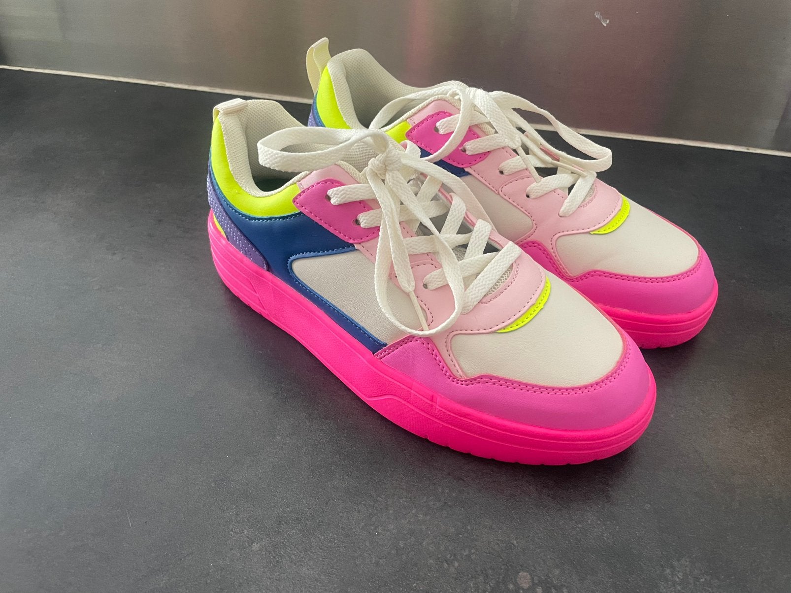 Chaussures fluo taille 40, Neuf, Autres couleurs, Sneakers et Baskets, Enlèvement