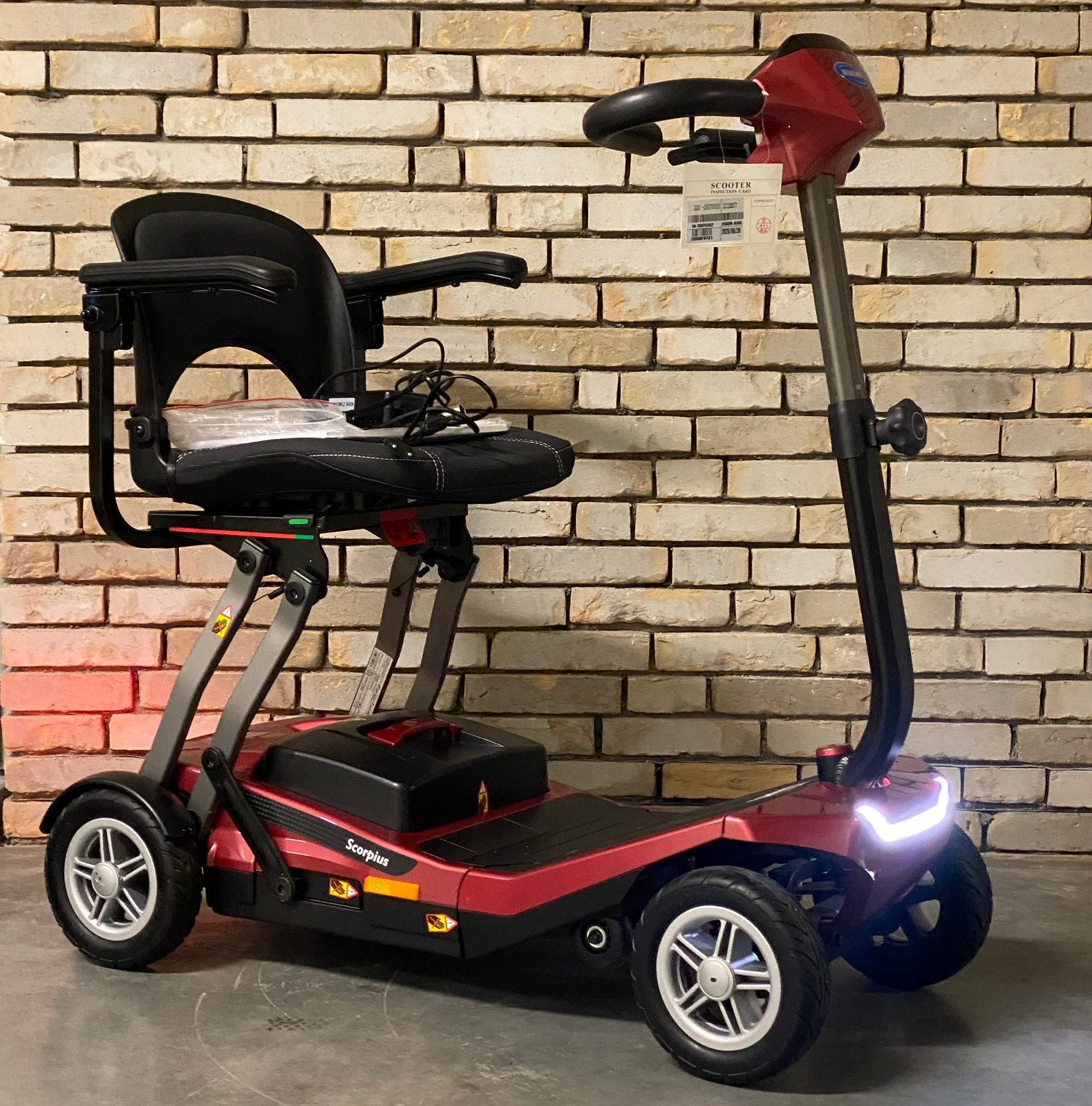 Invacare Scorpius – Luxe opvouwbare scootmobiel – Nieuwstaat, Diversen, Ophalen of Verzenden, Inklapbaar, Zo goed als nieuw, Elektrische rolstoel