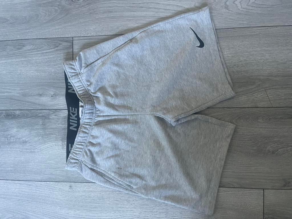 Nike shorts, Ophalen, Zo goed als nieuw, Maat 46 (S) of kleiner