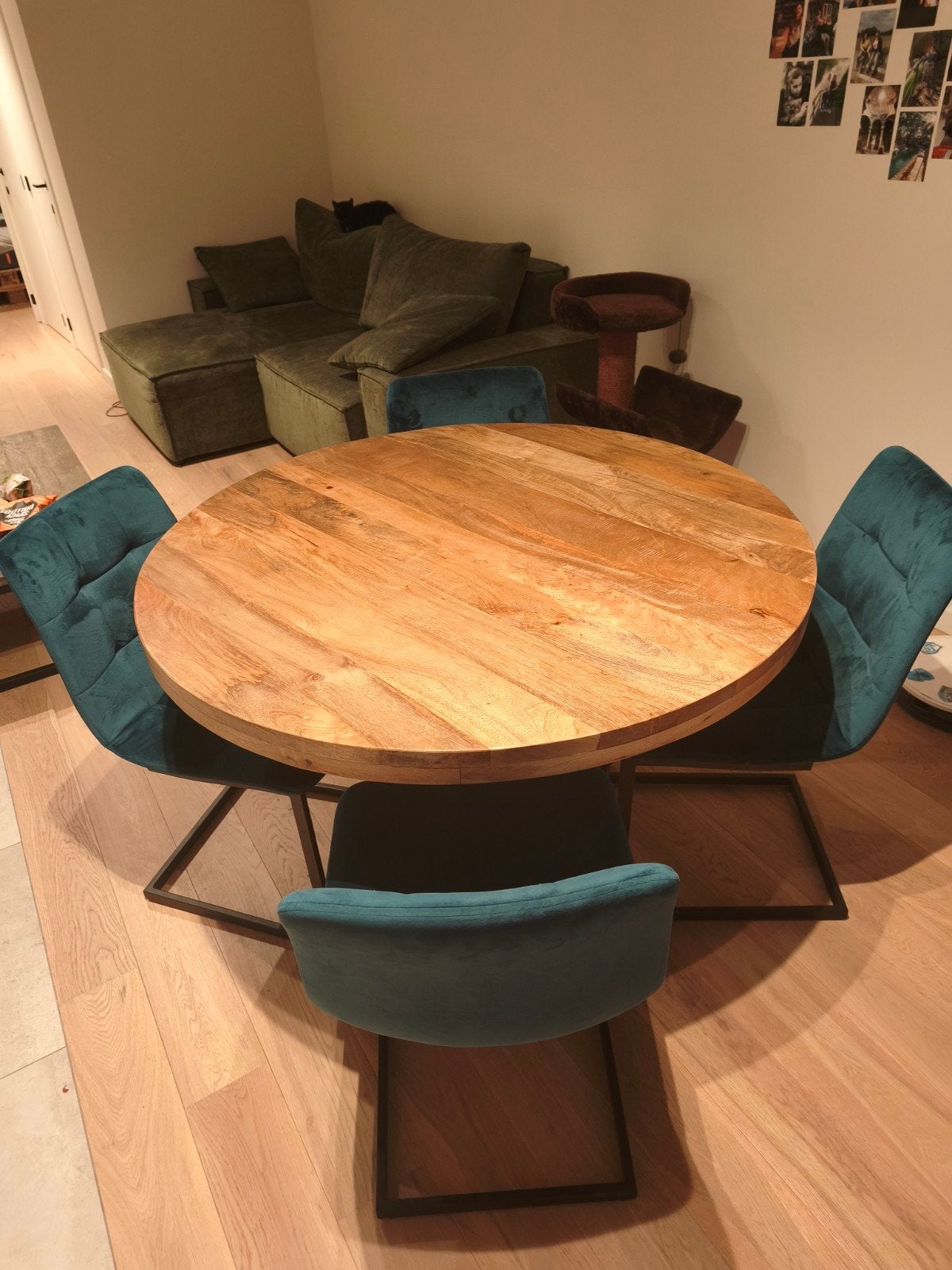 Table à manger ronde avec 4 chaises en velours vert foncé, Enlèvement