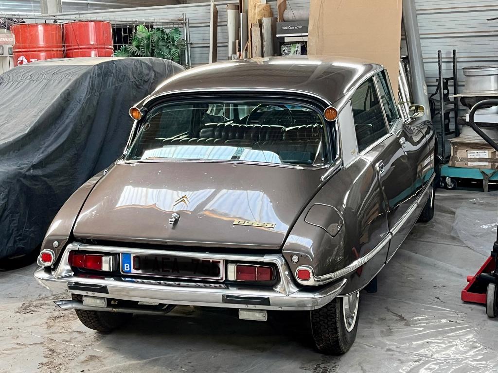 DS 23 Pallas, 4 deurs, 1300 kg, Bruin, DS