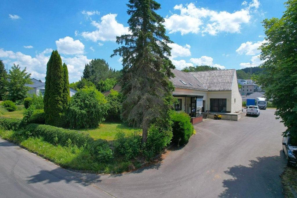 Vrijstaand, ruim woonhuis met loods in de Eifel, Immo, Étranger, 176 m², Maison d'habitation, Allemagne, Ville