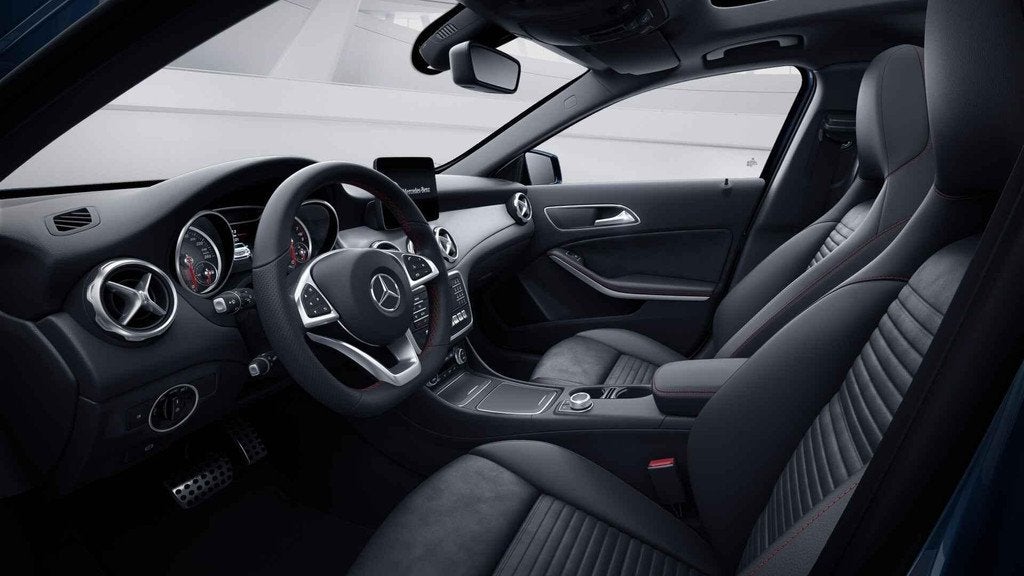 Mercedes-Benz GLA-klasse 180 Panoramisch Dak | Verwarmde Zet, Gebruikt, 4 cilinders, Blauw, 1595 cc