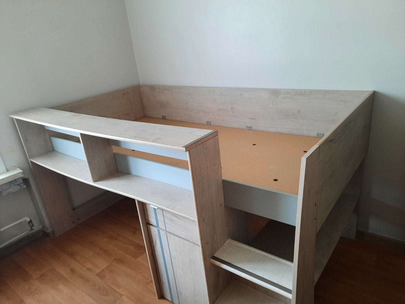 Kinder bed met bureau, Elektronische apparatuur, Zonnebanken en Gezichtsbruiners, Ophalen