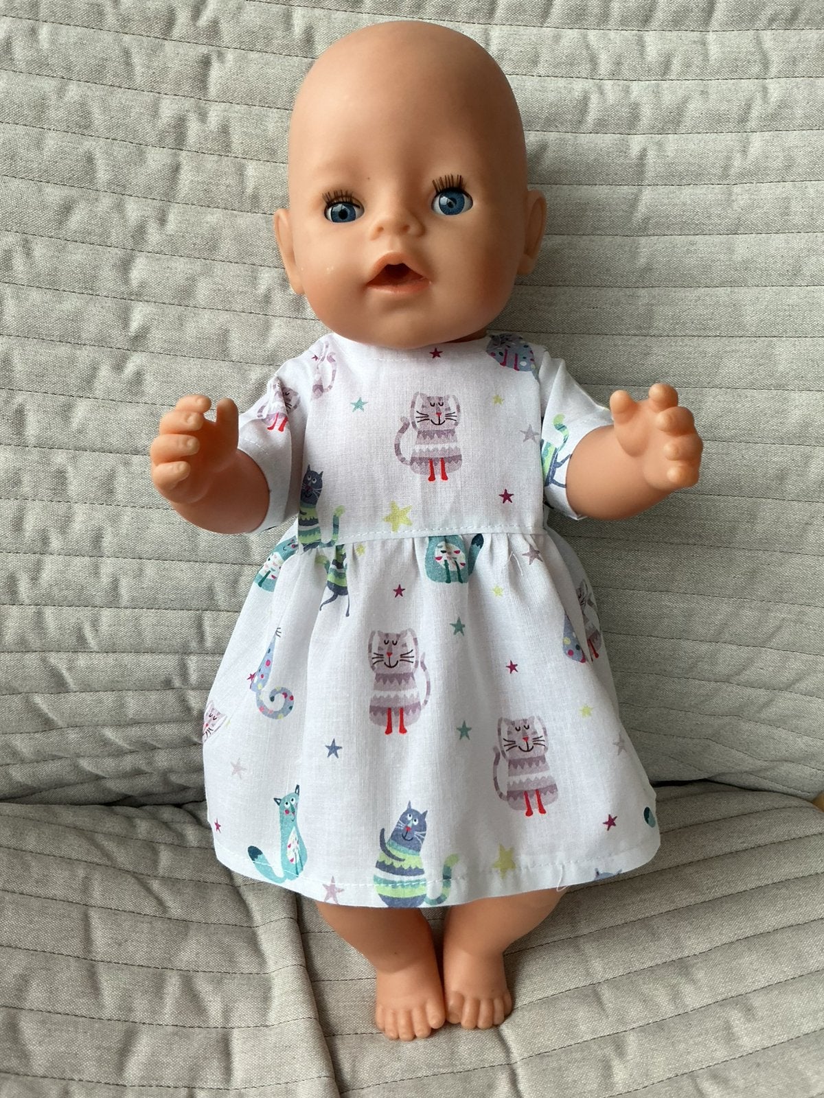 192. Babyborn: Nieuw jurkje met poesjes, Kinderen en Baby's, Ophalen of Verzenden, Nieuw, Babypop